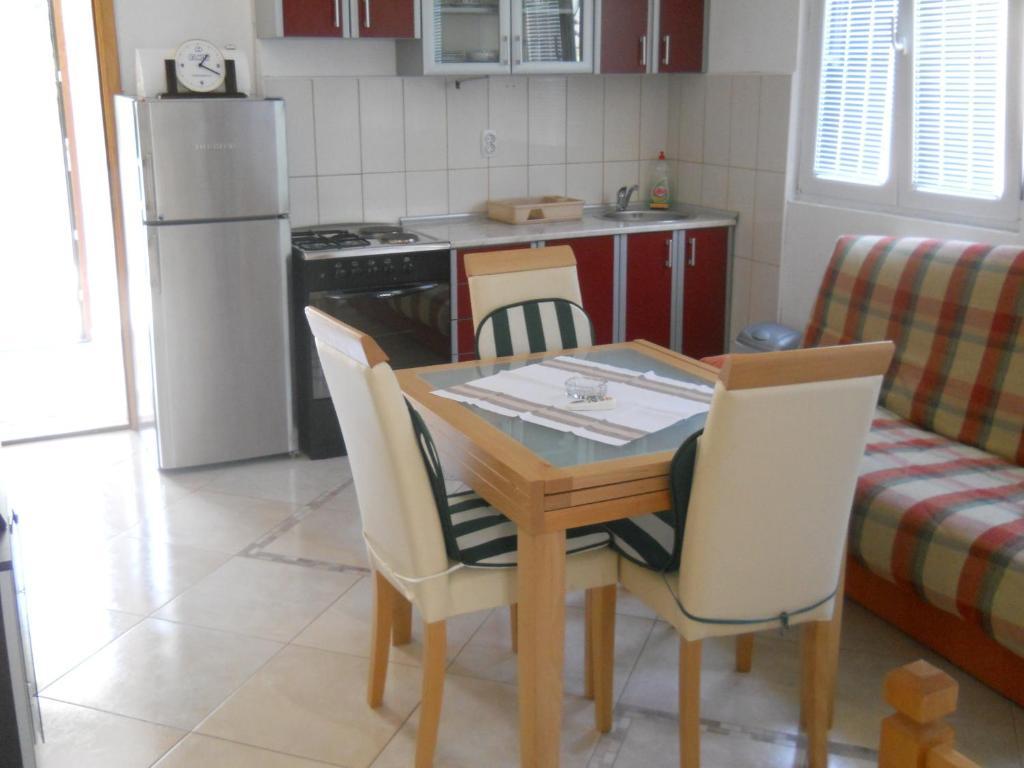 Ognjenovic Apartment Risan